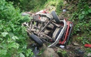 Kamyonetle dereye uçtu… Kurtarılamadı!..