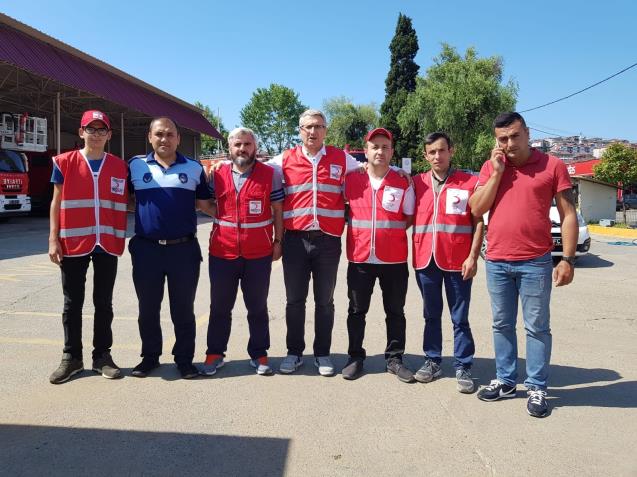 Kızılay’dan selde zarar gören ailelere yardım