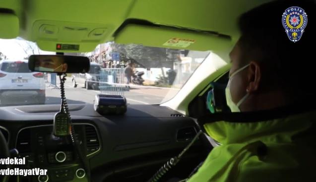 Polislerden vatandaşa megafonlu uyarı…