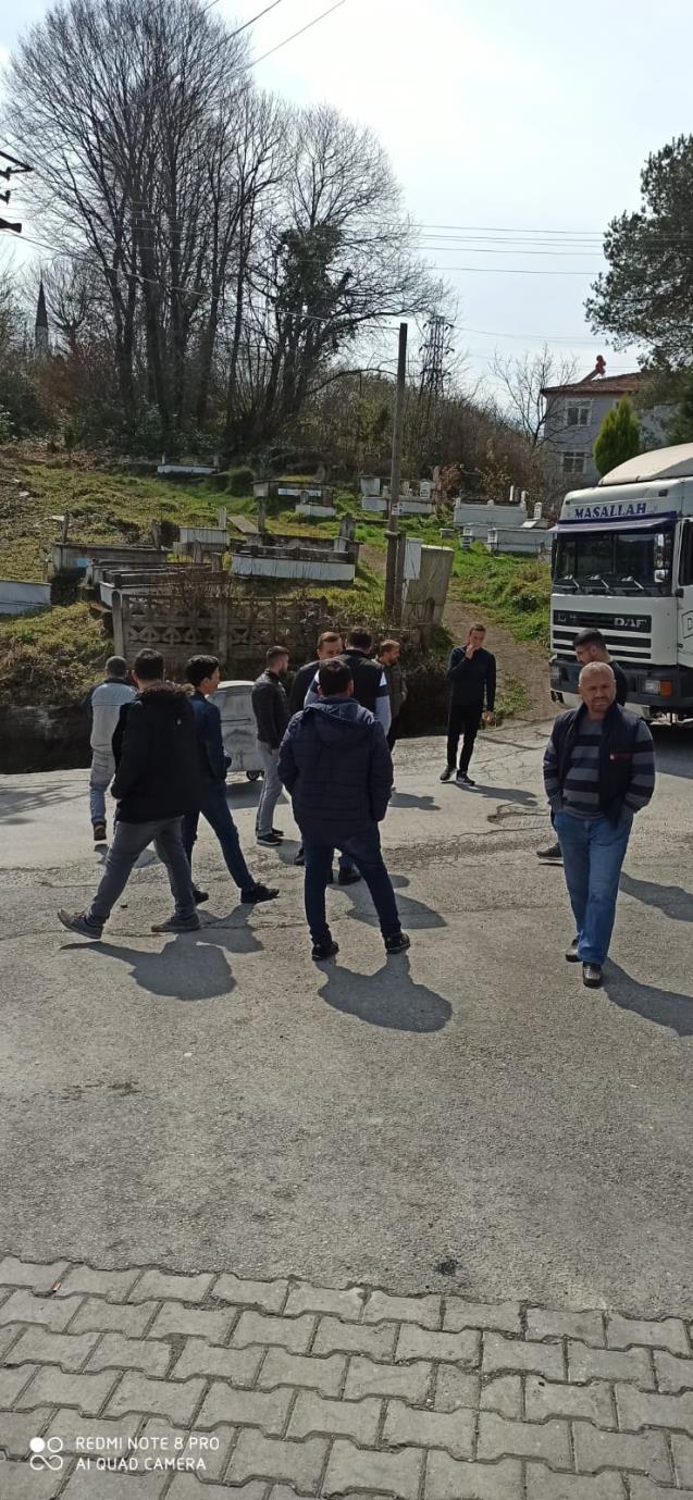 Yasak Yolda Vatandaş Yola İndi