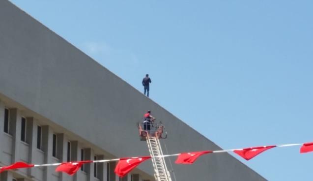 BİNAYA GİRMESİ YASAK OLDUĞU İÇİN İNTİHAR GİRİŞİMİNDE BULUNDU