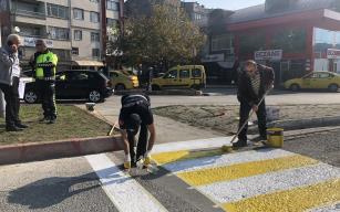 Yaya Geçidi çizgileri boyanıyor