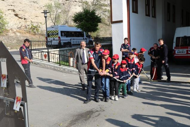 Özel çocuklar itfaiyeyi ziyaret etti