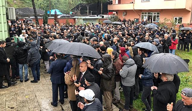 Son yolculuğuna gözyaşlarıyla uğurlandı…