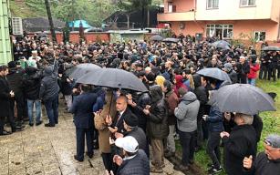 Son yolculuğuna gözyaşlarıyla uğurlandı…