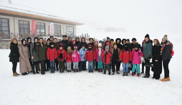 Sevgi evlerinde kalan çocuklar Keltepe Kayak Merkezi’nde
