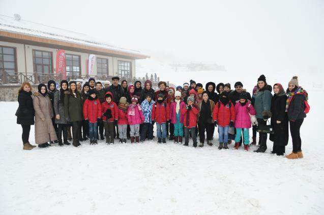 Sevgi evlerinde kalan çocuklar Keltepe Kayak Merkezi’nde