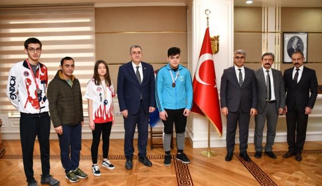 Sporculardan Vali Gürel'e ziyaret