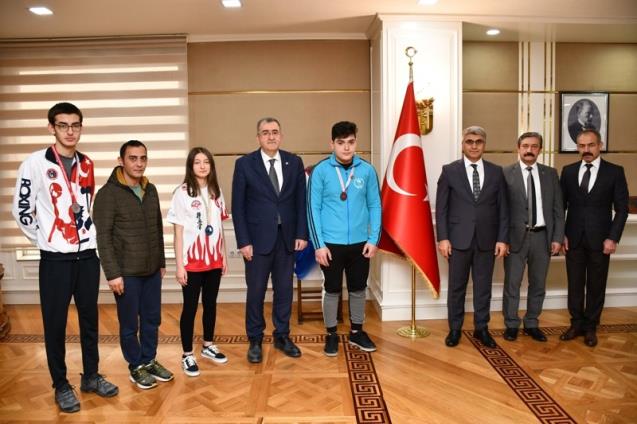 Sporculardan Vali Gürel'e ziyaret