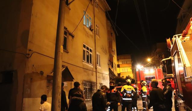 Zonguldak’ın Ereğli ilçesinde 4 katlı binanın giriş 