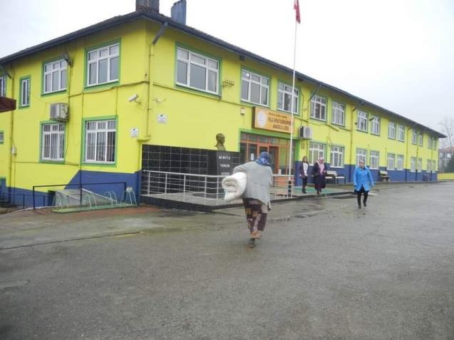 Perşembeli öğrenciler deprem bölgesi için seferber oldu