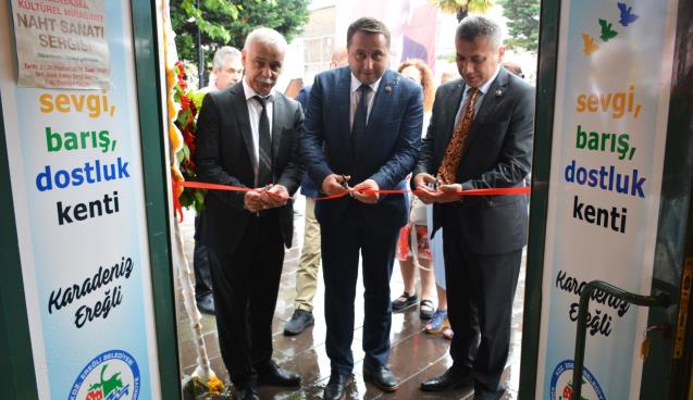 ÇETİNKAYA’NIN NAHT SANATI SERGİSİ AÇILDI