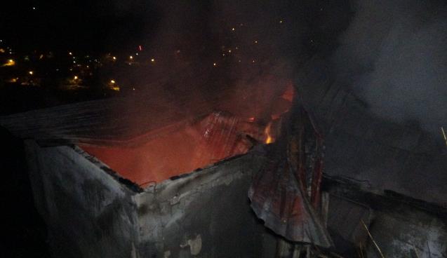 Düğünden döndüklerinde evlerini yanmış halde buldular