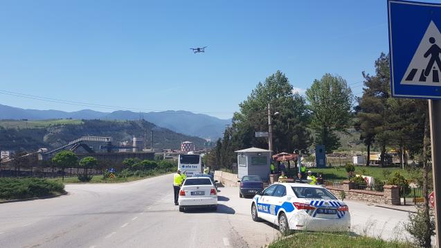 Emniyet kemerini takmayan sürücüler drone ile tespit edildi