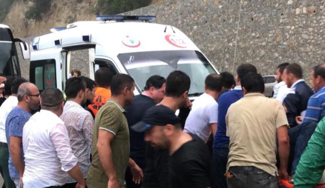 Virajı alamayan otomobil uçuruma yuvarlandı: 5 yaralı