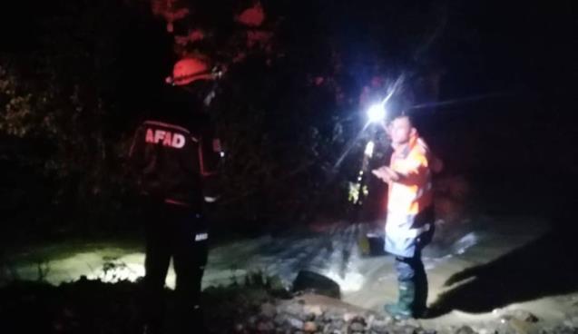 Köprü çöktü, 7 kişilik aile AFAD ekiplerince kurtarıldı