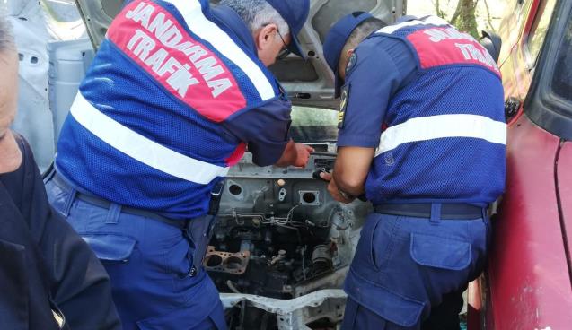 Hurda deporsundan çalıntı araç çıktı