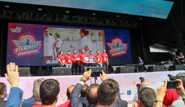 Grizu-263, ödülünü Cumhurbaşkanı Erdoğan'ın elinden aldı