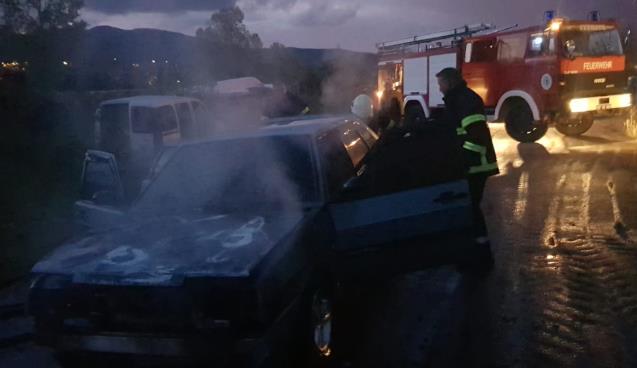 Seyir halindeki otomobil alev aldı