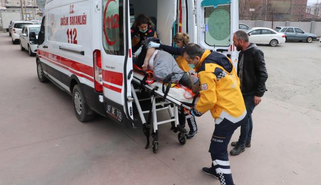 ölçü almak için çıktığı çatıdan düştü !!