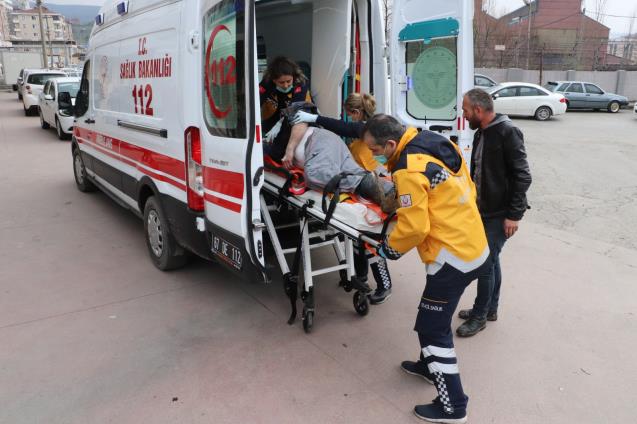 ölçü almak için çıktığı çatıdan düştü !!
