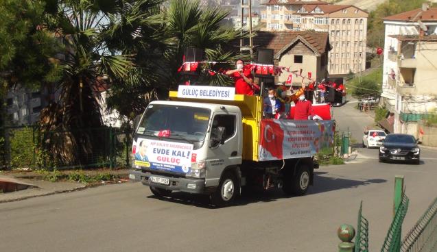 Bay bayan Demirtaş, çocukların bayramlarını kutladı…