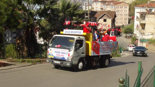 Bay bayan Demirtaş, çocukların bayramlarını kutladı…