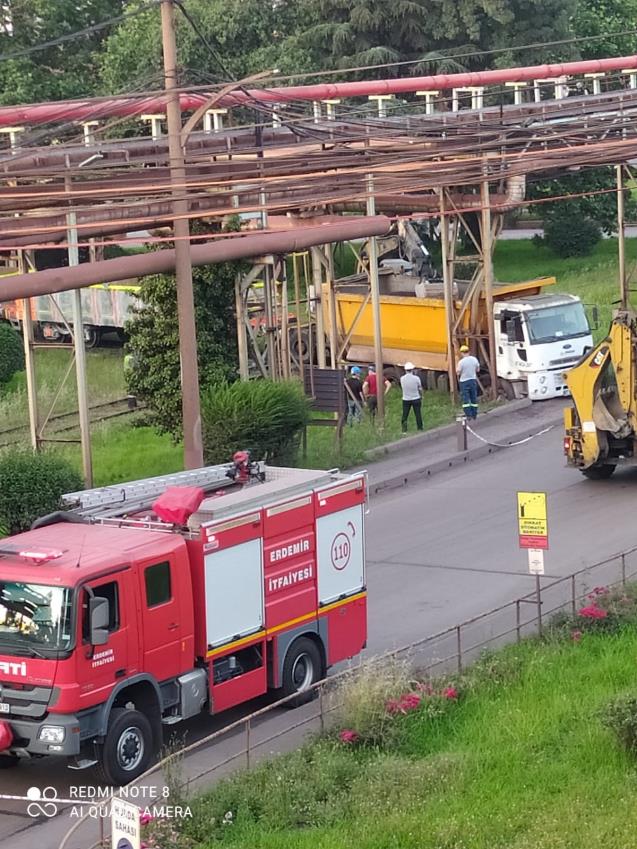 Erdemir de tren kamyona çarptı.