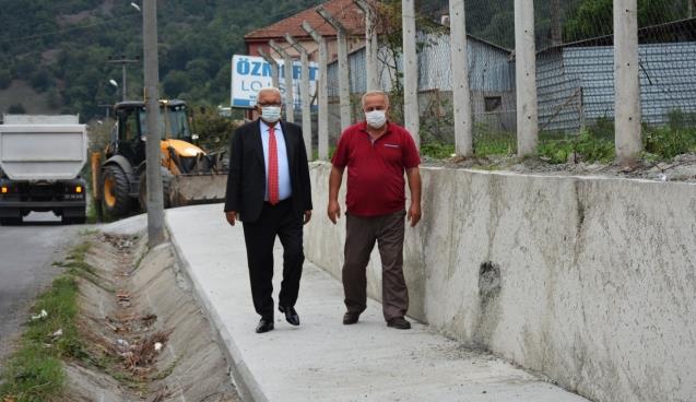 “120 METRE MENFEZ VE 2 KM. YAYA KALDIRIMI YAPILIYOR”