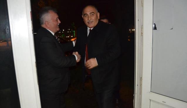 Kapıda karşıladı…