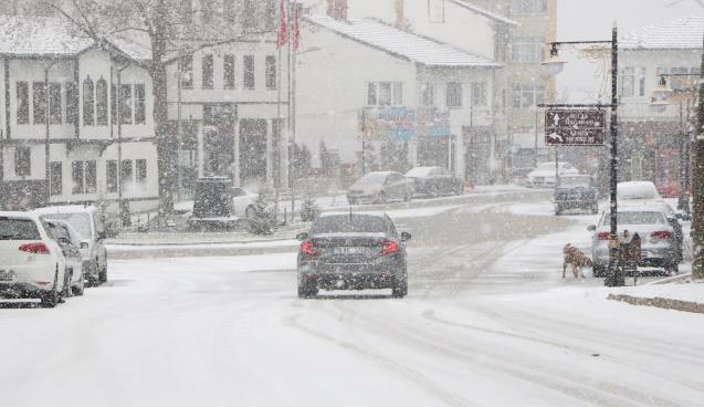 Karabük’te etkili kar yağışı