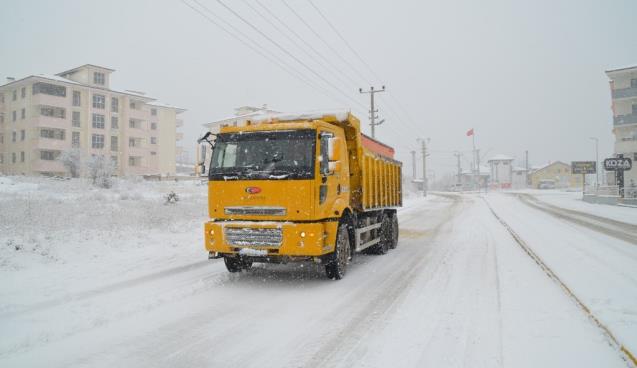 Safranbolu'da kar küreme ve tuzlama çalışması