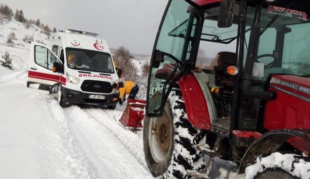 Hastaya müdahaleye giden 112 ekibi karda mahsur kaldı