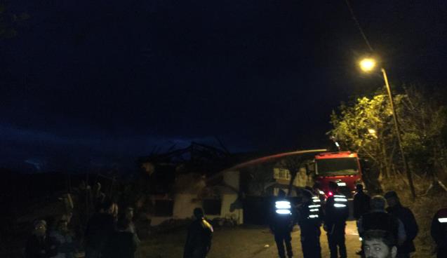 Yaşlı kadın alevlerin arasında kalarak hayatını kaybetti