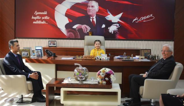     BAŞKAN POSBIYIK MAKAMINI 3.SINIF ÖĞRENCİSİNE DEVRETTİ