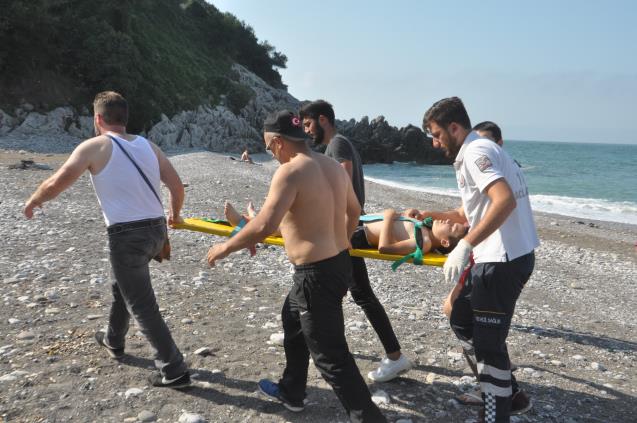 Arkadaşlarıyla yüzerken boğulma tehlikesi geçirdi
