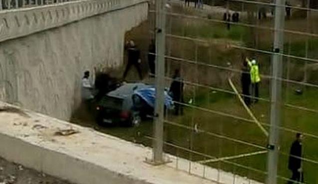 Üst geçitten uçtu... Hayatını kaybetti...