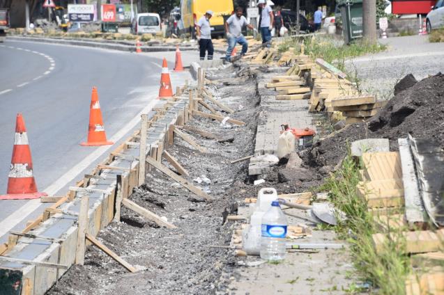 KEPEZ YOLU YAYA KALDIRIMLARI YAPILIYOR