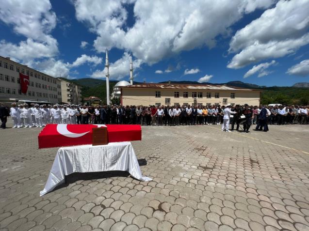 Bartınlı Şehit Özkaya, gözyaşları arasında toprağa verildi