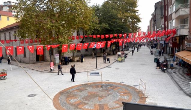 Bayraklarla donatıldı…