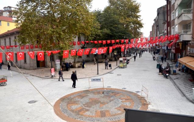 Bayraklarla donatıldı…