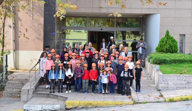 Minik Erdemirliler anne ve babalarının iş yerini gezdi