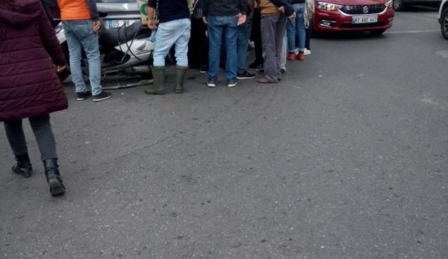 Kamyonet ile motosiklet çarpıştı…