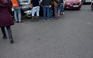 Kamyonet ile motosiklet çarpıştı…