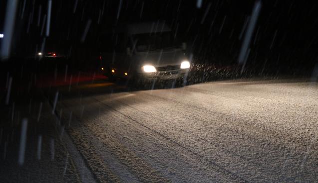 Zonguldak’ta aniden bastıran kar hayatı olumsuz etkiledi