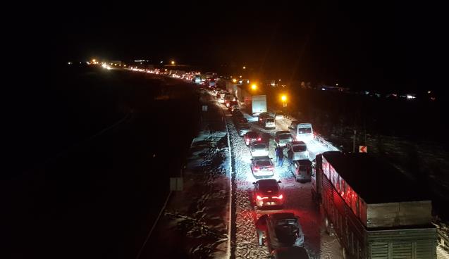 Kemikli rampaları 4 saat sonra kısmen ulaşıma açıldı