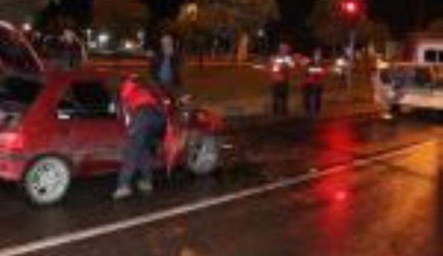 Kırmızı ışıkta çarptı... Sürücü alkollü çıktı...