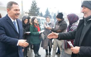 Uysal, Cumartesi Pazarını gezdi...