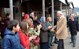 ‘Sizleri sevgi barış dostluk duygularımla selamlıyorum.