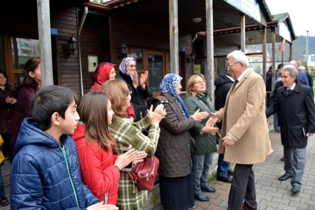 ‘Sizleri sevgi barış dostluk duygularımla selamlıyorum.